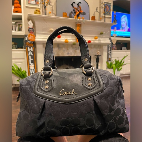 COACH Ashley Signature Satchel in black. EUC - Picture 17 of 17
